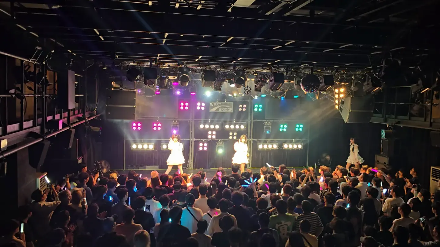 KAWAFES SPECIAL 2025 공연장 전경과 라이브 무대
